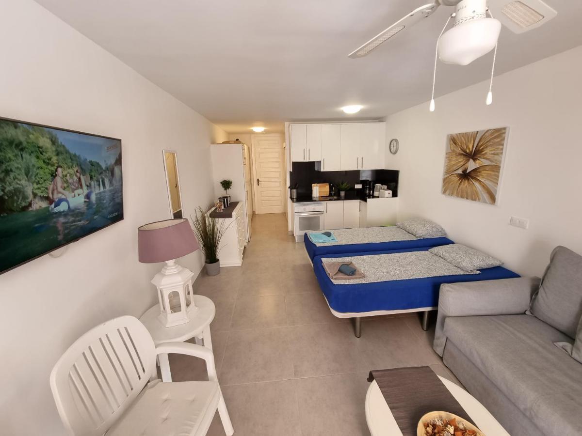 Studio No 2 Just 100 To Beach And Sea, Large Terrace, Heated Pool, Wifi, Aircondition For A Fee Playa de las Americas  Exterior foto