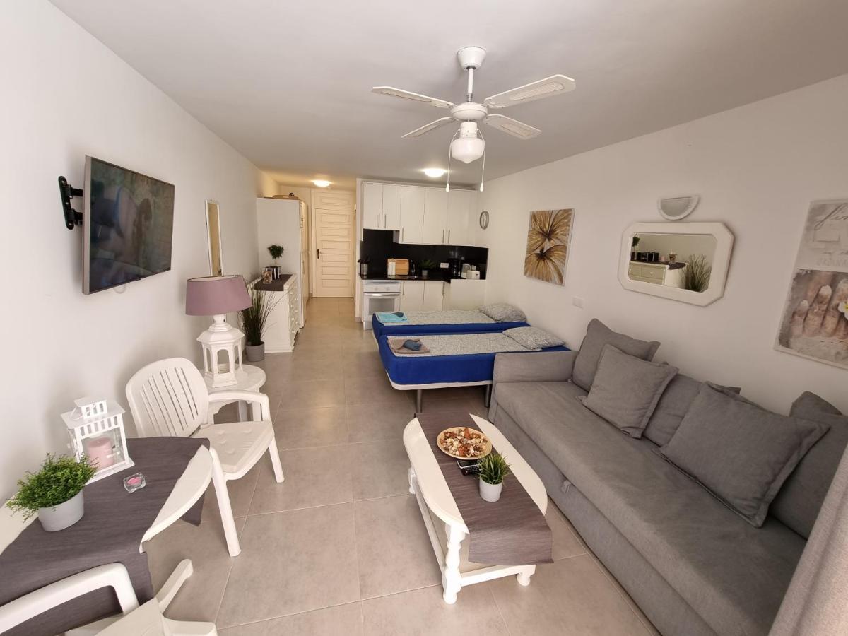 Studio No 2 Just 100 To Beach And Sea, Large Terrace, Heated Pool, Wifi, Aircondition For A Fee Playa de las Americas  Exterior foto