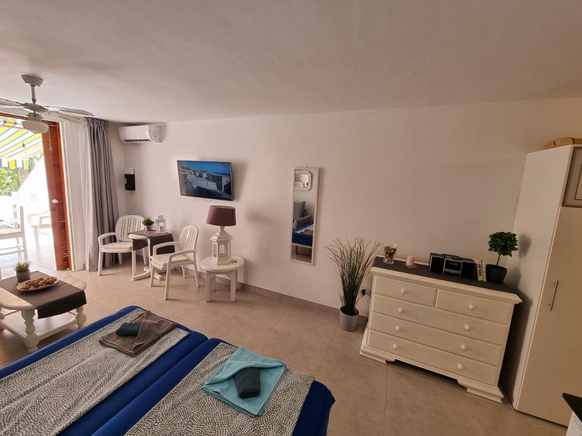 Studio No 2 Just 100 To Beach And Sea, Large Terrace, Heated Pool, Wifi, Aircondition For A Fee Playa de las Americas  Exterior foto